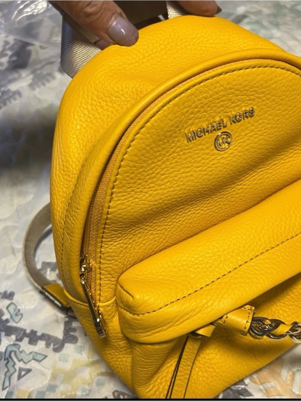 MICHAEL KORS Erin mini leather mustard backpack super color perfect for summer.